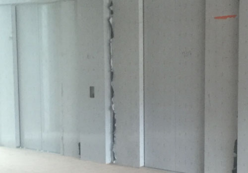 Défilmage de portes palières d'ascenseur neuf