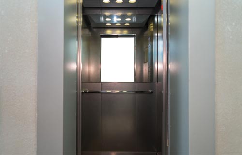 Miroir de cabine d'ascenseur remplacé